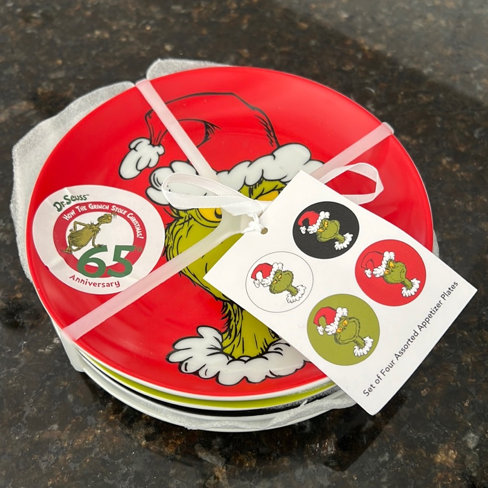 Brand new Grinch, Set of 4 assorted appetizer plates!